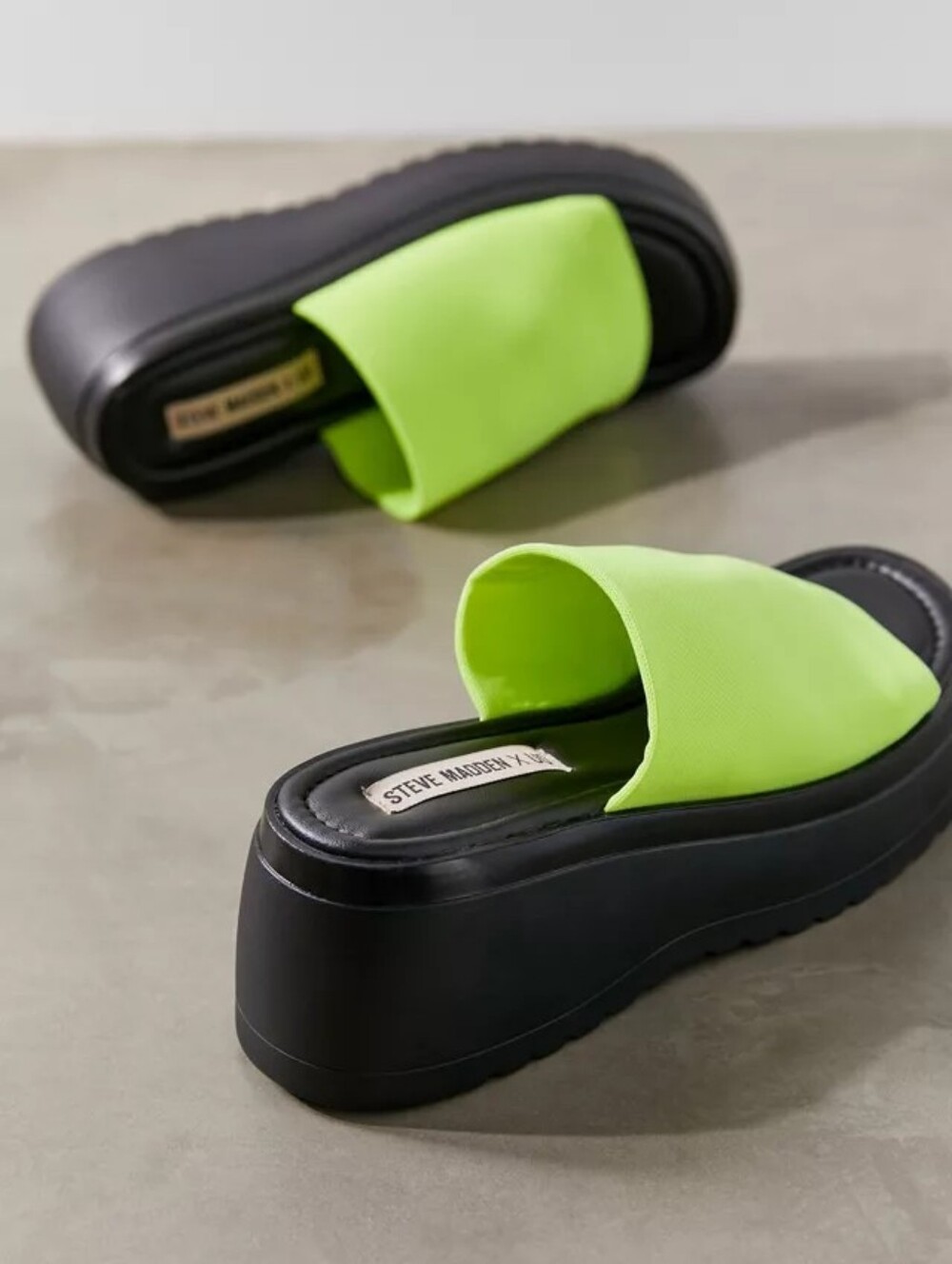 Steve Madden X UO Scrunchy Platform Sandals Shoes Neon Green Yellow Slinky 8 - Picture 2 of 11